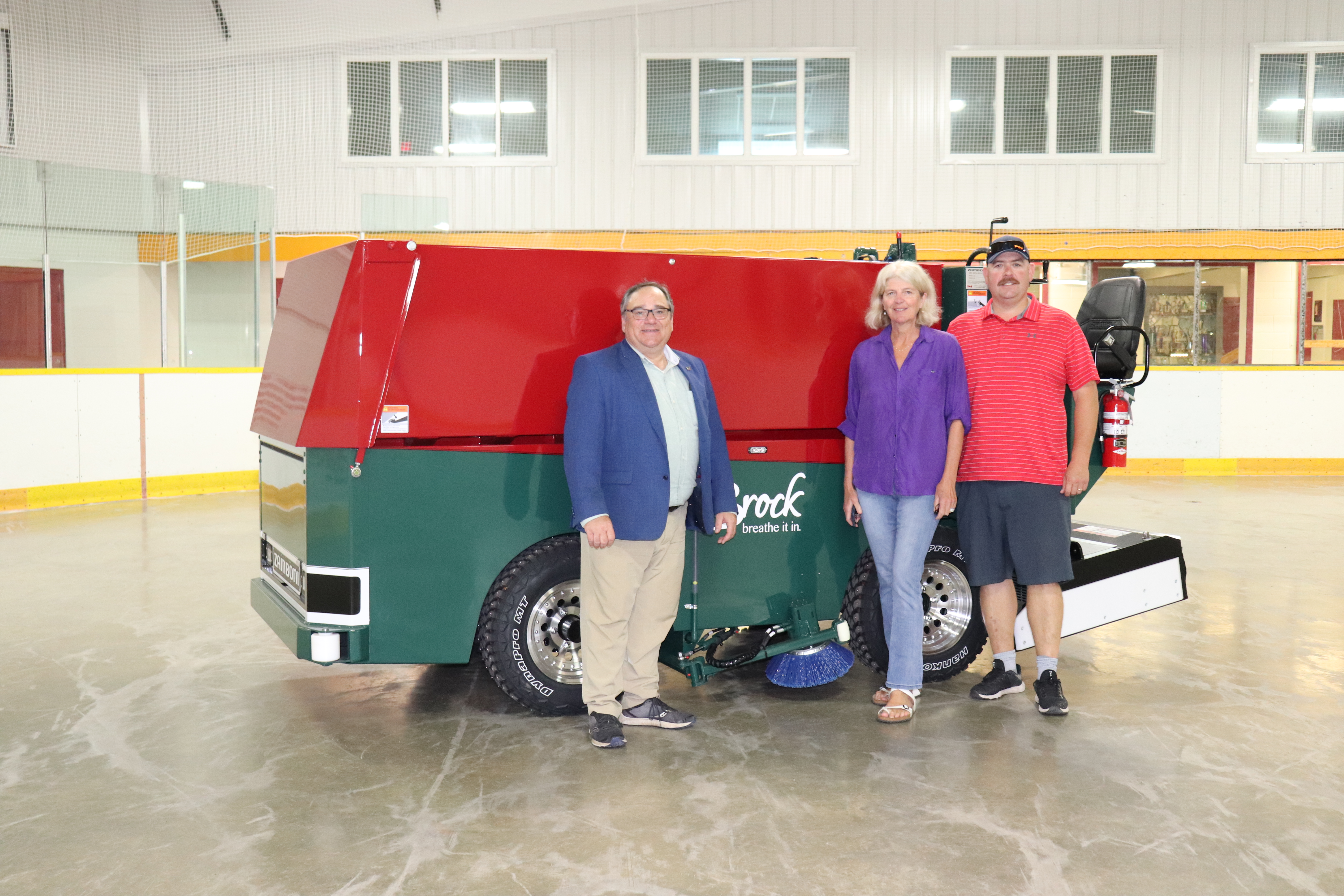 Eletronic zamboni red and gree and Mayor Schummer, Regional Councillor Mike Jubb, Councillor Cria Pettingill