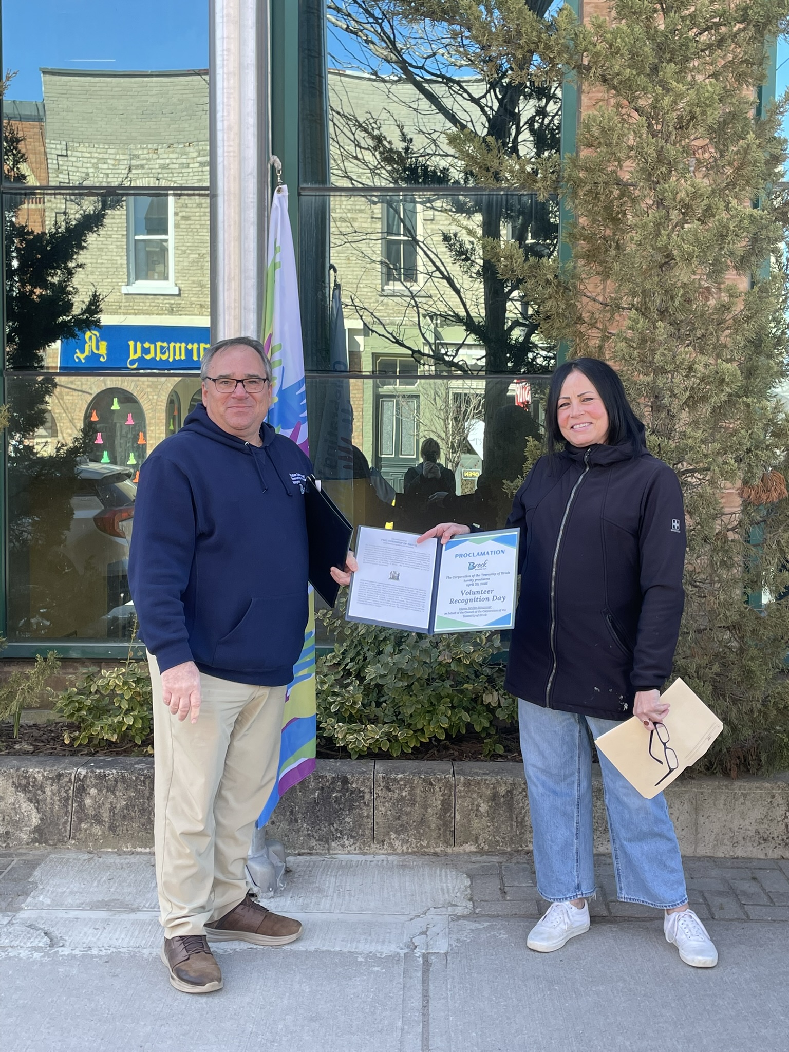 Mayor Walter Schummer and Councillor Angela Canavan proclaming april 20th as volunteer recoginitation week